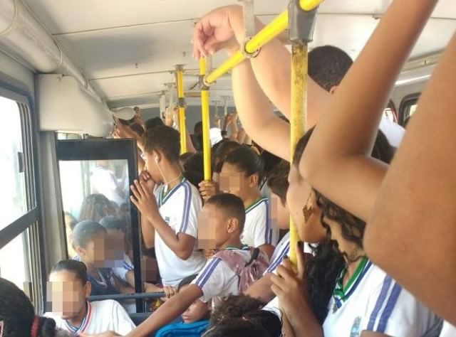 Mães denunciam superlotação em transporte escolar de Camaçari