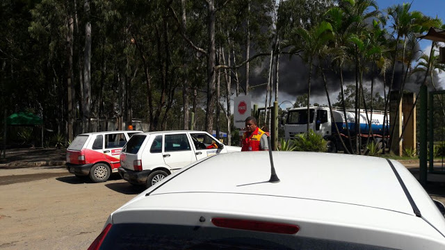 🚨DEFESA CIVIL  Órgão apoia operação de combate a incêndio na Cetrel