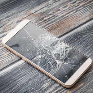 Novo vidro que se “autocura” pode ser o fim de telas quebradas de celulares
