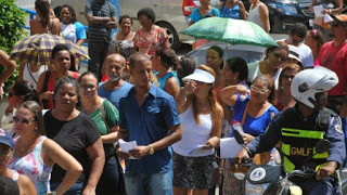 Professores de Lauro de Freitas reclamam de não pagamento de 1/3 de férias