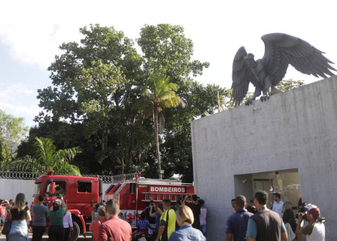 Incêndio mata 10 atletas na base de treinamento do Flamengo no Rio de Janeiro