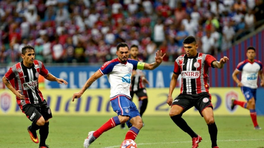 Bahia vence o Atlético e coloca um pé na final do Campeonato Baiano