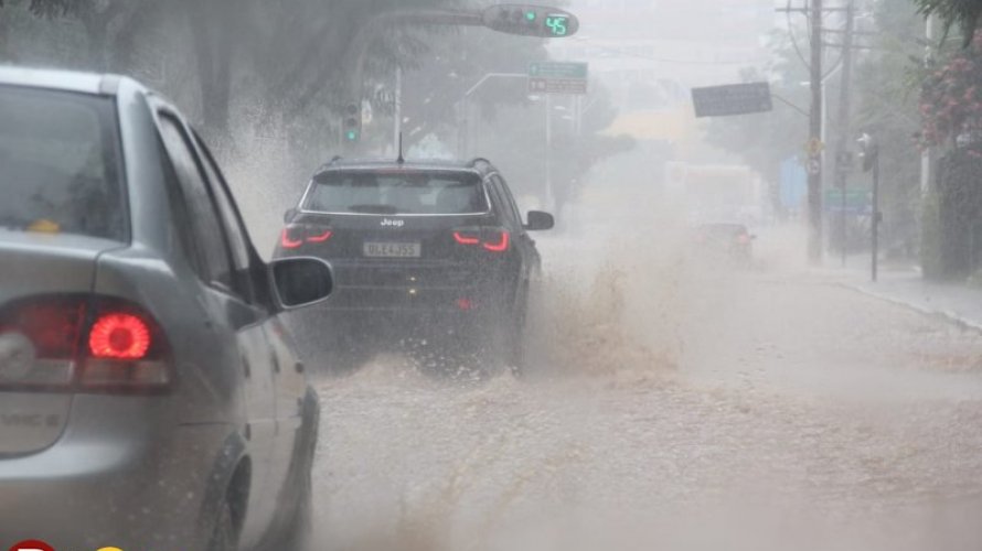Salvador entra em nível de atenção por causa de risco alto de deslizamentos devido a chuvas