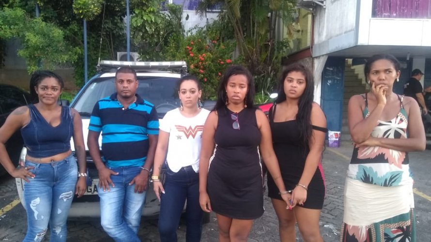 Gangue de mulheres tem tentativa de roubo frustrada em Itapuã