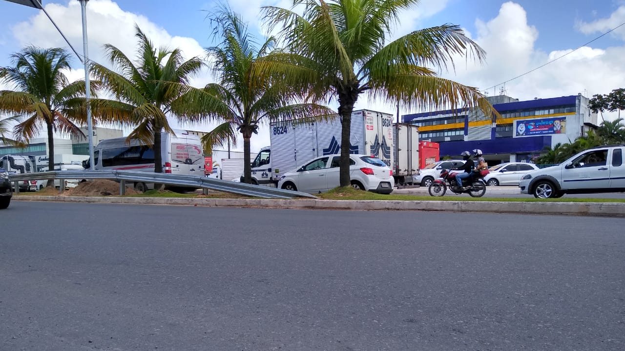 Cadeirantes e pedestres reclamam da falta de acessibilidade em Pontos da Av. Jorge Amado