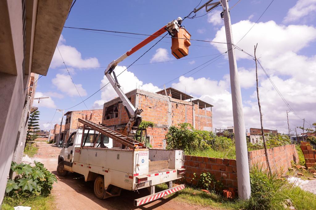 Distrito de Vila de Abrantes recebe mais de 100 novos braços de iluminação