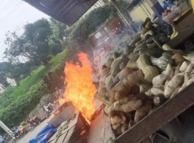 GANDU: Barraca pega fogo em feira livre após botijão de gás vazar