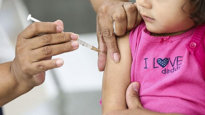Salvador inicia vacinação de crianças imunossupressas de 3 e 4 anos contra covid