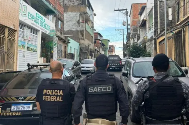 Operação da Polícia Federal prende foragida por tráfico internacional de drogas em Salvador